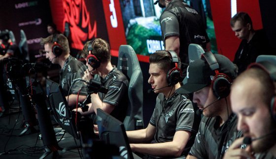 她在场上的 她在场上的