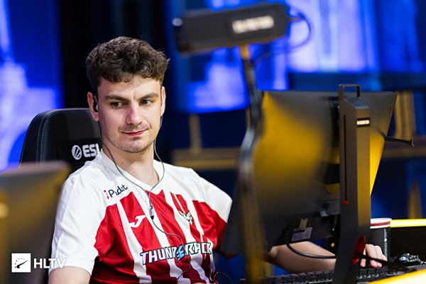 十号位背身 十号位背身